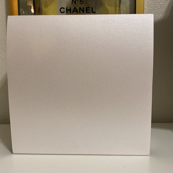 CHANEL large Gift Box Holiday 2023 Limited Edition - Picture 4 of 13